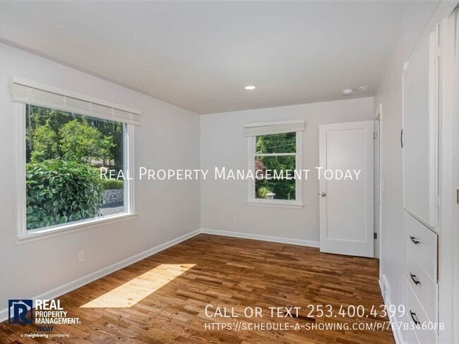 Building Photo - 5304 Hyada Blvd NE