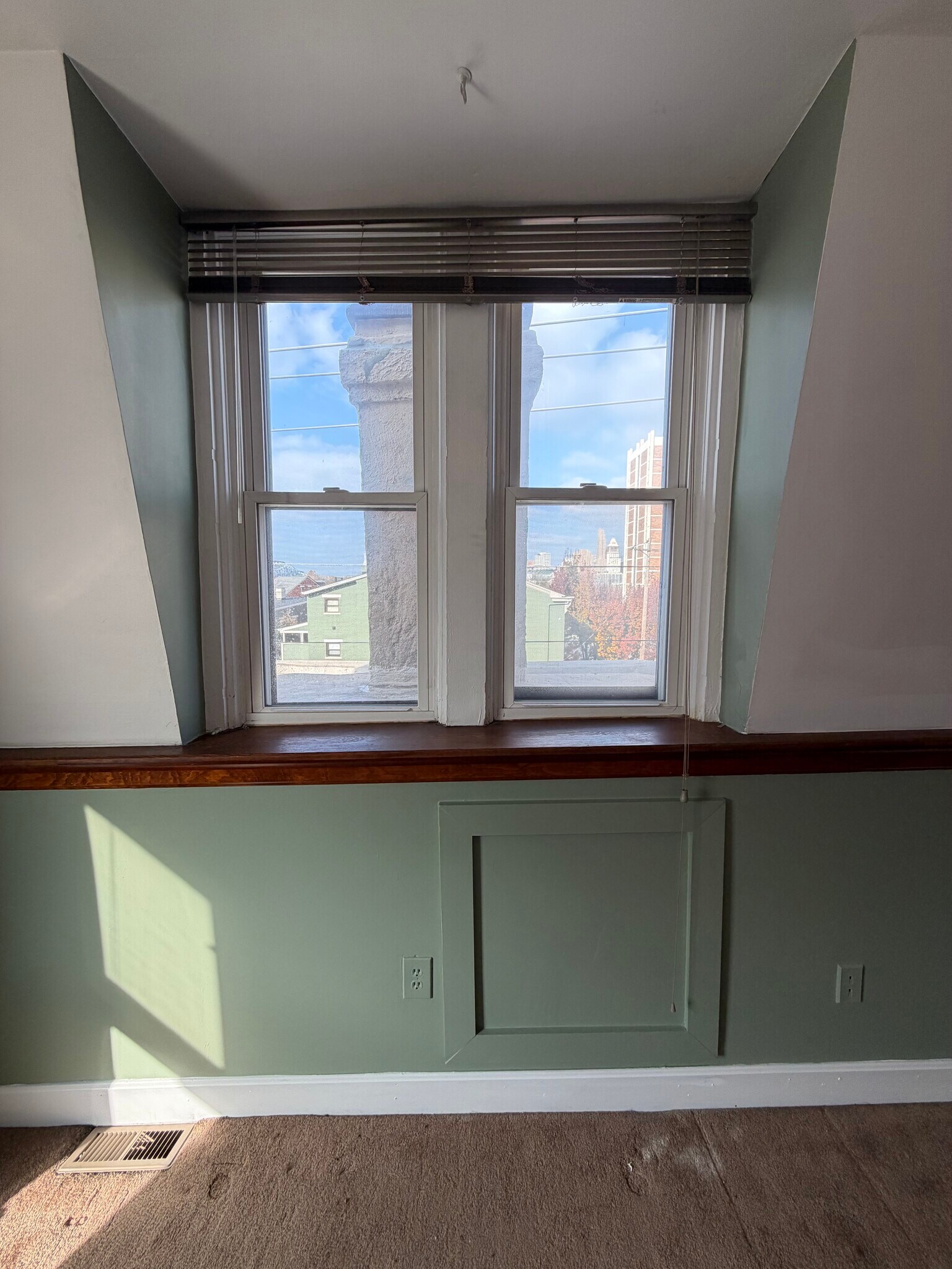 Building Photo - 501 Russell St