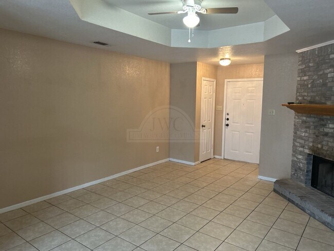 Building Photo - 2511 Bermuda Dr