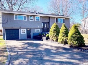 Building Photo - 1029 Commack Rd