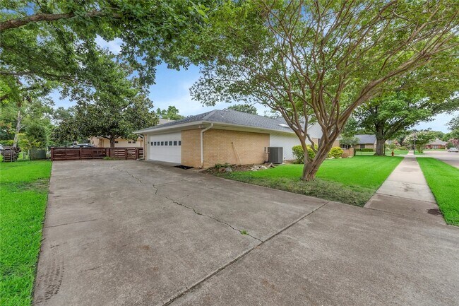 Building Photo - 13826 Wooded Creek Ct