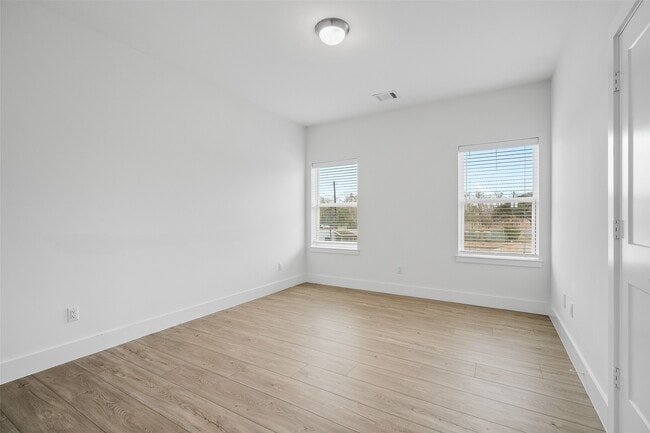 Building Photo - 105 Tolima Dove St