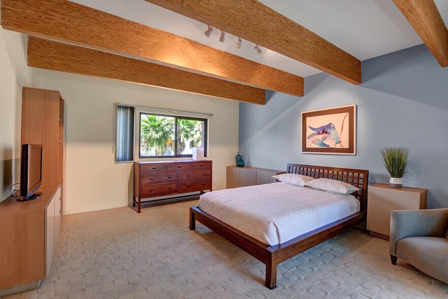 Building Photo - 1536 E Baristo Rd