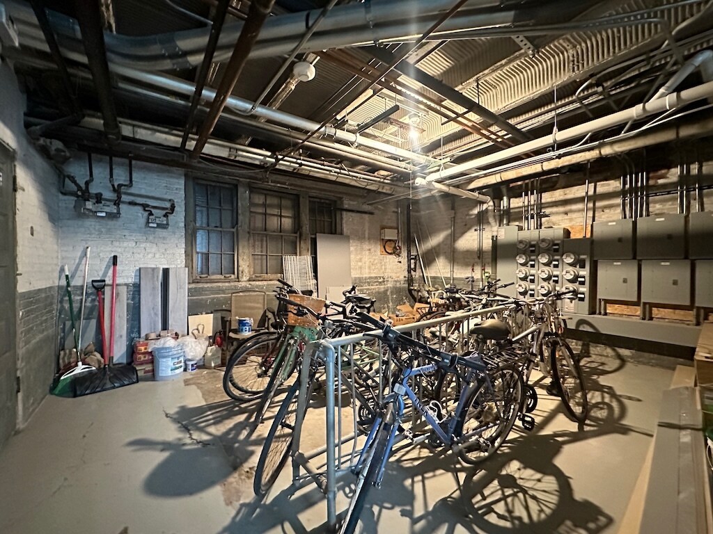 Building Photo - 369 Hazel Ave