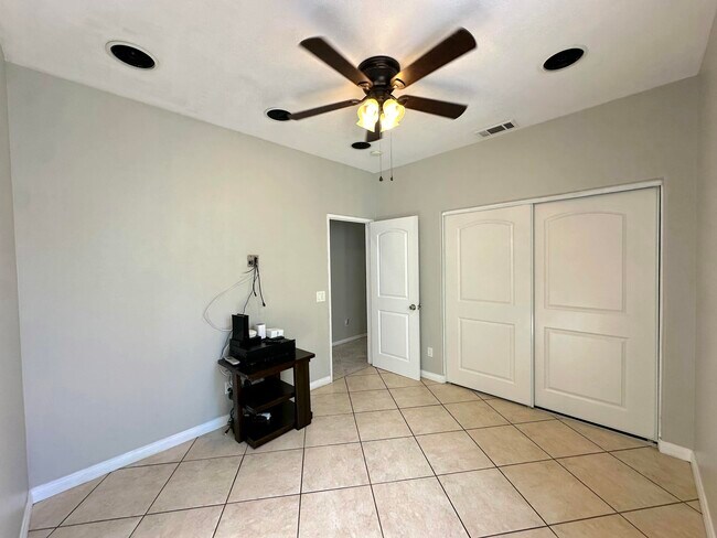Building Photo - 47510 Stetson Ct