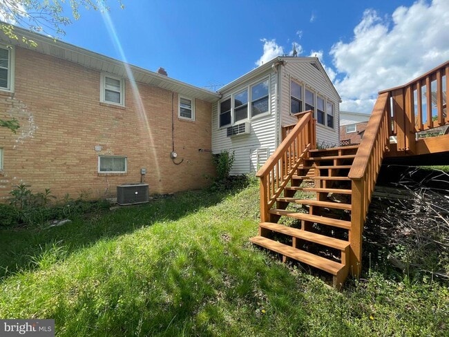 Building Photo - 9221 Davidson St
