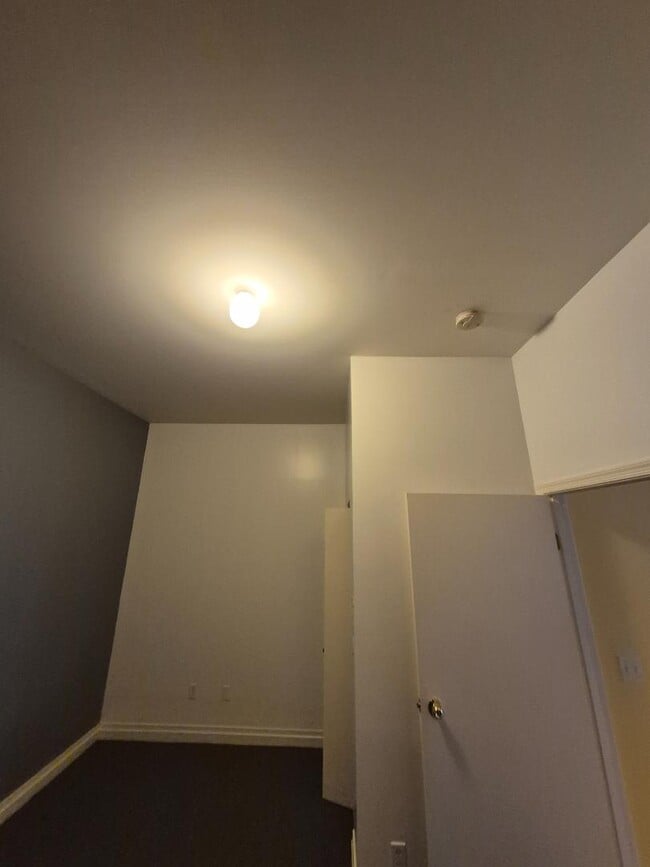 Building Photo - 160 Park St