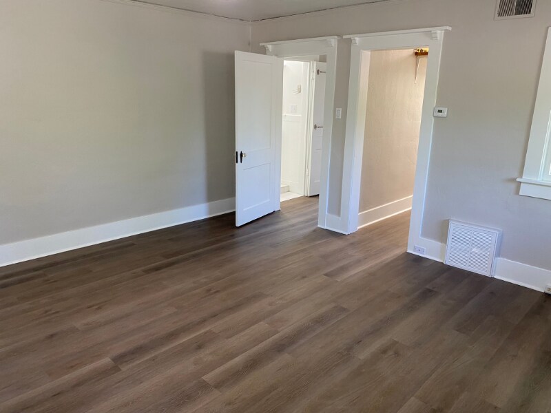 Building Photo - 1449 S University Blvd