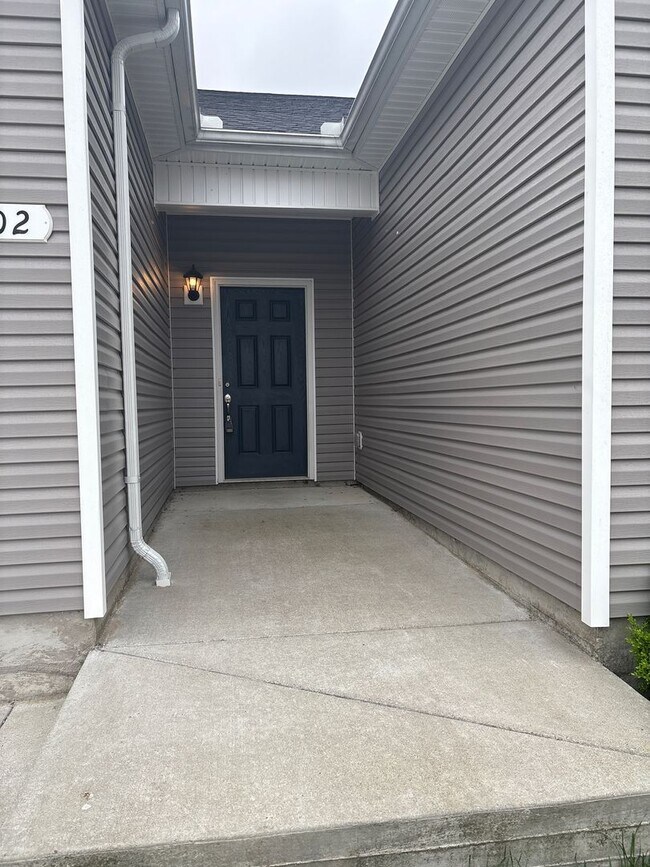 Building Photo - Beautiful 3 Bed 2 Bath Home in Shelbyville