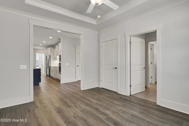 Building Photo - 730 Edgerton Dr