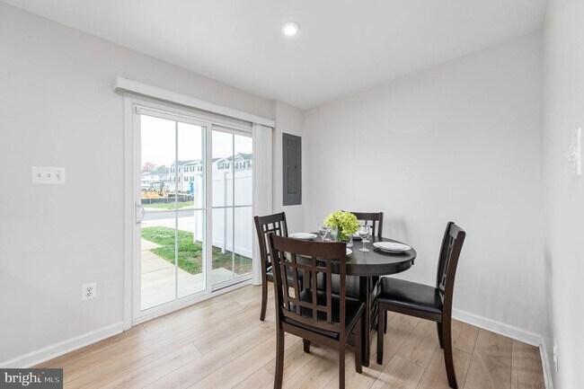 Building Photo - 7233 Statesman Blvd