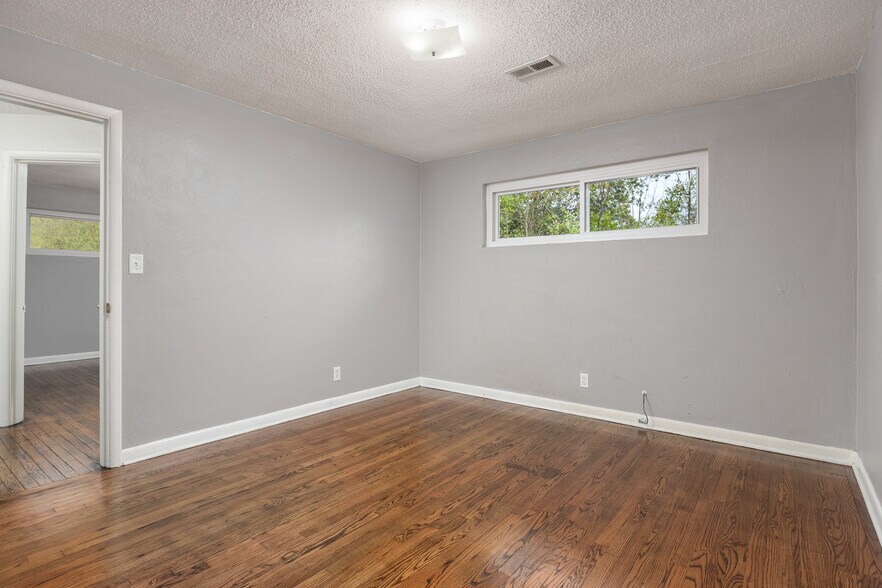 Building Photo - 303 Wygoda Cir