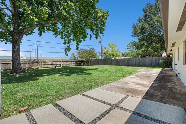 Building Photo - 1502 Ivie Lee St