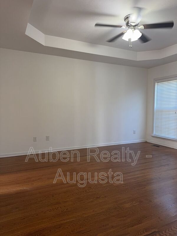 Building Photo - 901 McMillan Cir