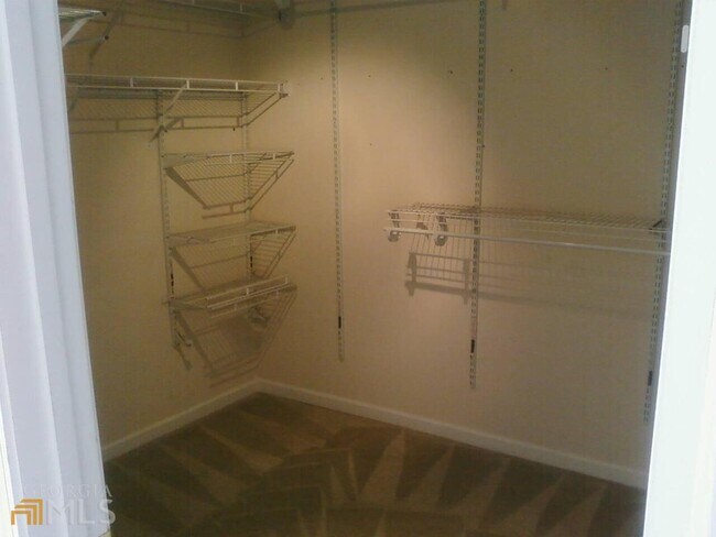 Building Photo - 7682 Creekside Ln