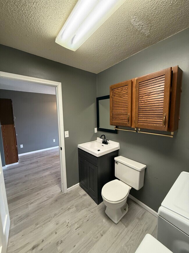 Building Photo - 14102 Southwind Dr