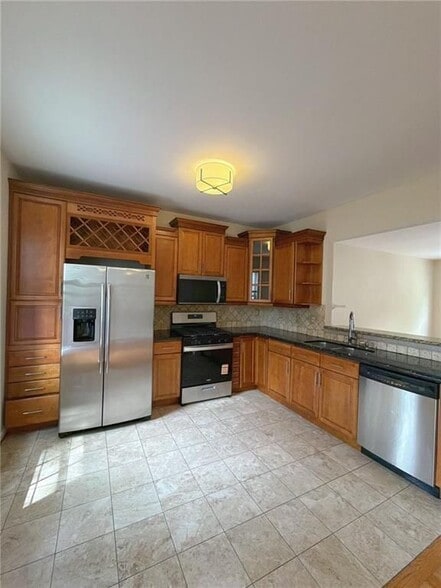 Building Photo - 4012 Howell Park Rd