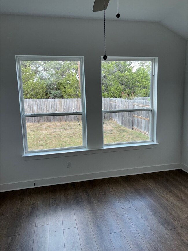 Building Photo - 3 Bedroom 2 Bathroom Georgetown Home
