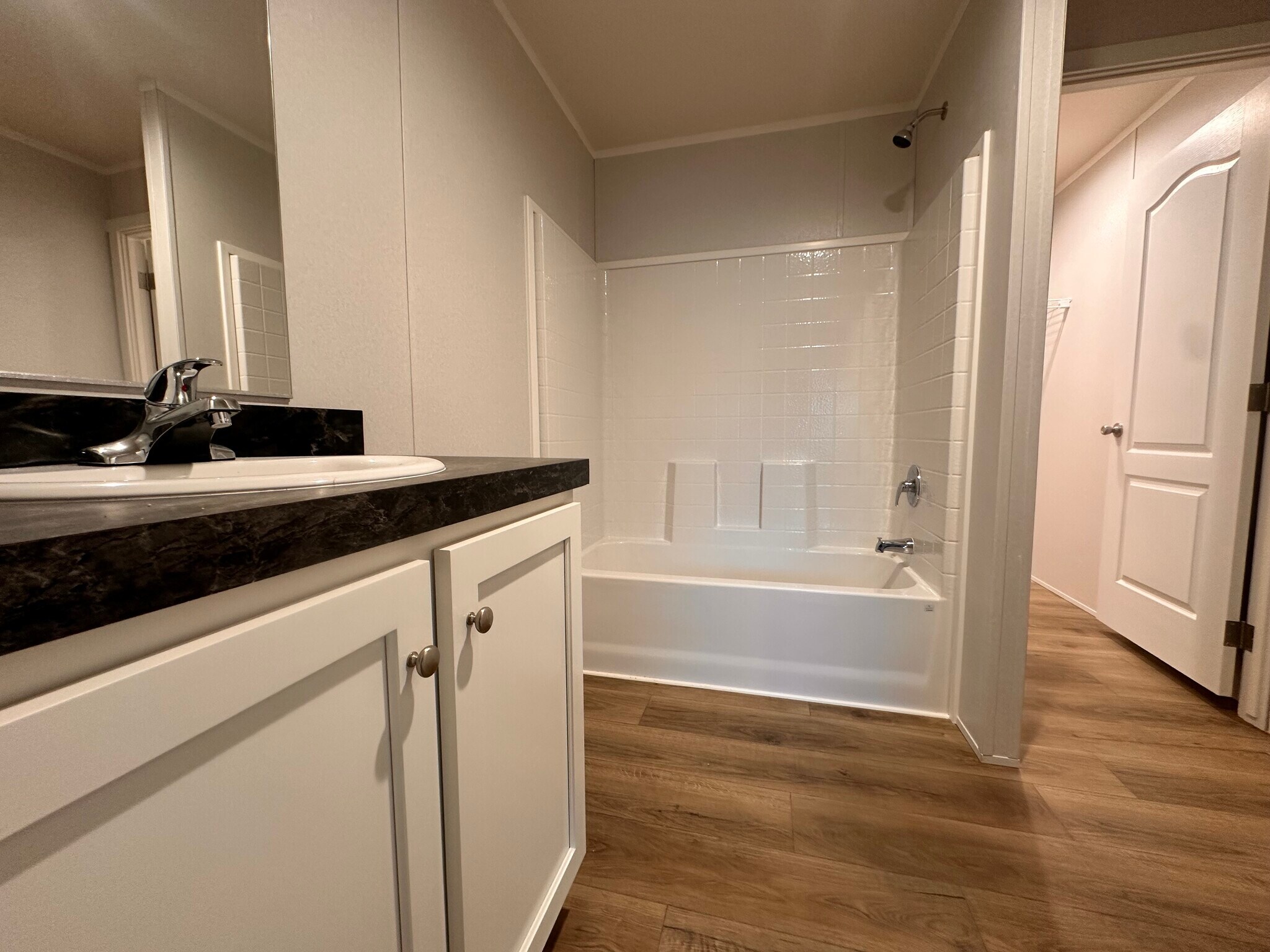 Building Photo - 18 Jubilee St