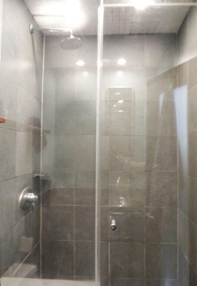 Bathroom 1 - 1010 Palm Ave