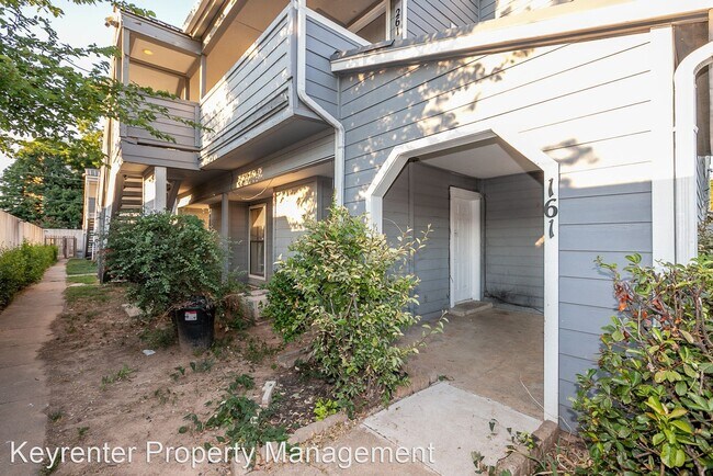 Building Photo - 1 br, 1 bath House - 2421 E 87th St - Unit...