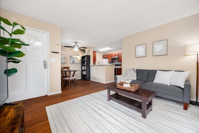 Primary Photo - 95-1202-950 Wikao St
