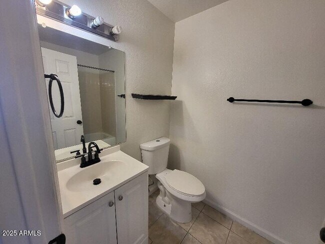 Building Photo - 6607 W Jamaica Dr