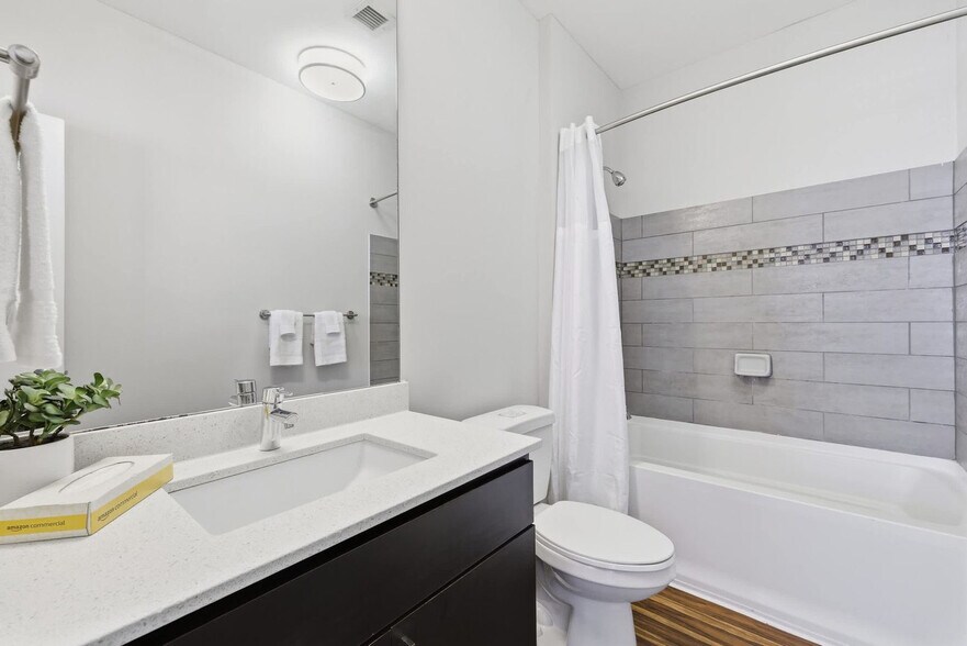 Building Photo - 421 E Market St