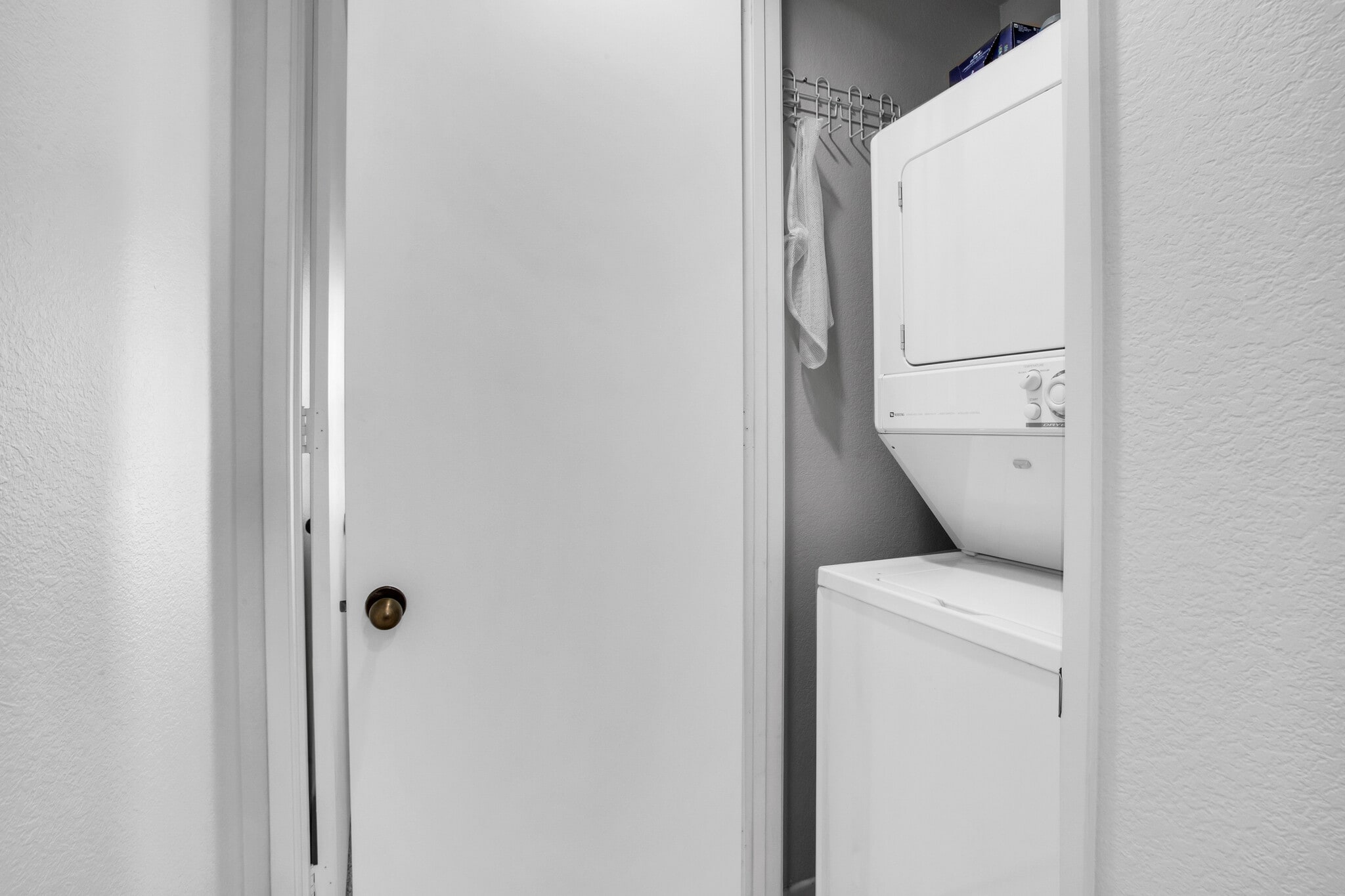 Laundry - 29142 Isleta Ct