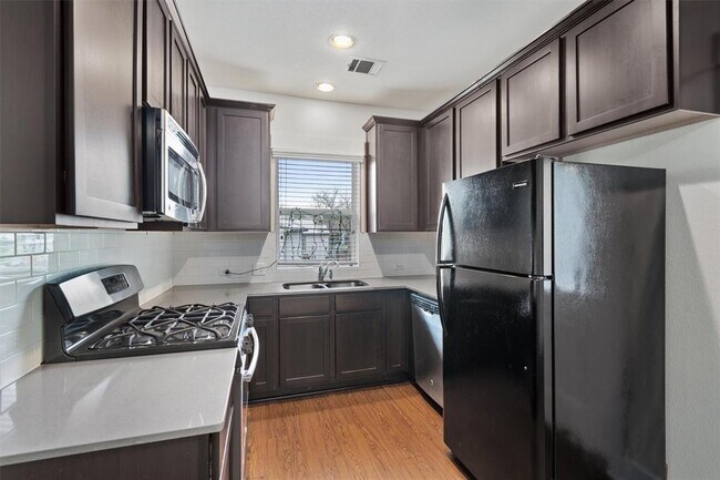 Building Photo - 5407 Link Ave