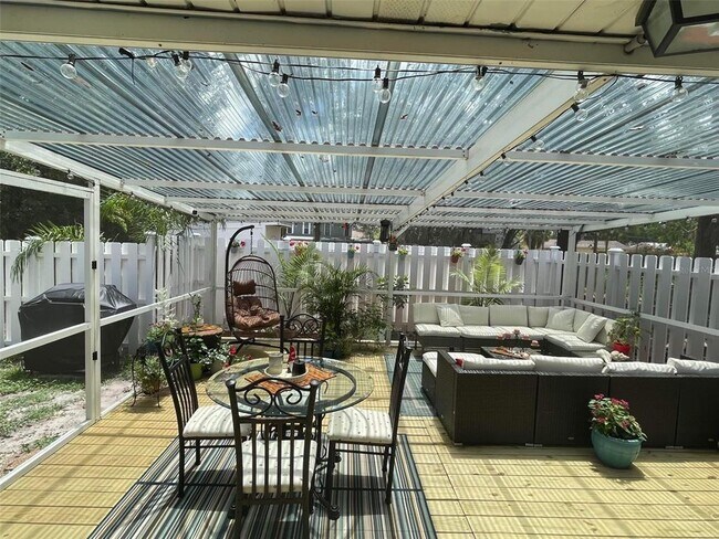 Building Photo - 2419 Wells Ave