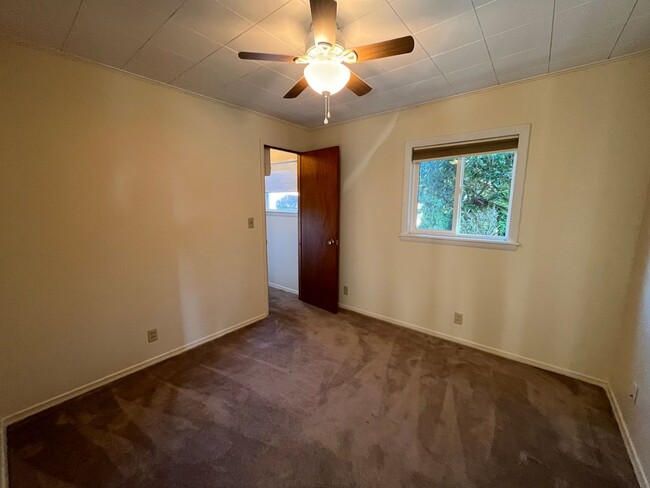 Building Photo - 2 Bed 2 Bath House with Breathtaking View ...