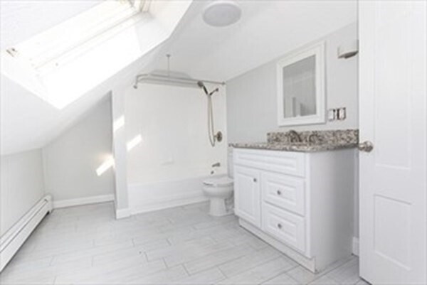 Building Photo - 145 Maple St