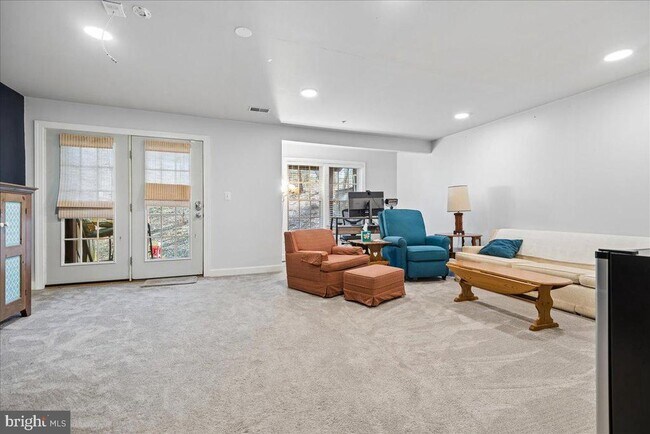 Building Photo - 10823 Wadsworth Rd