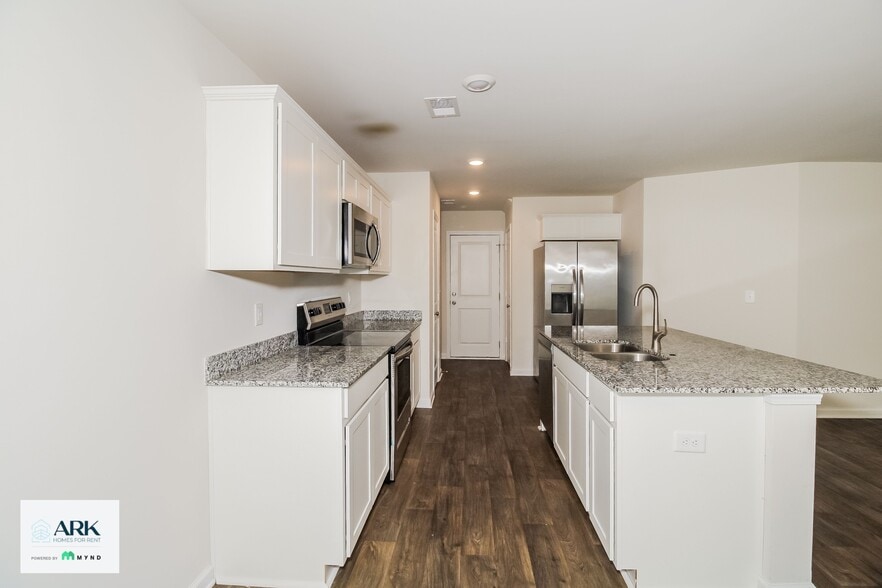 Building Photo - 209 Merry Oak Ln