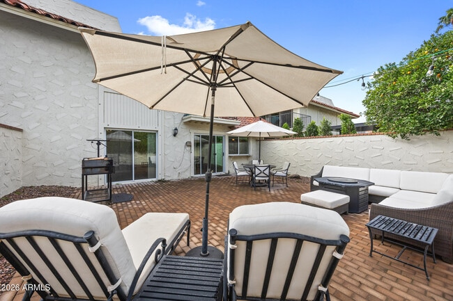 Building Photo - 7118 E Buena Terra Way