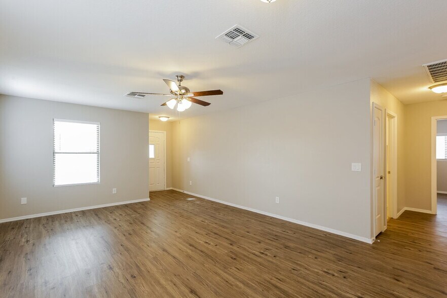 Building Photo - 2544 W Romley Rd
