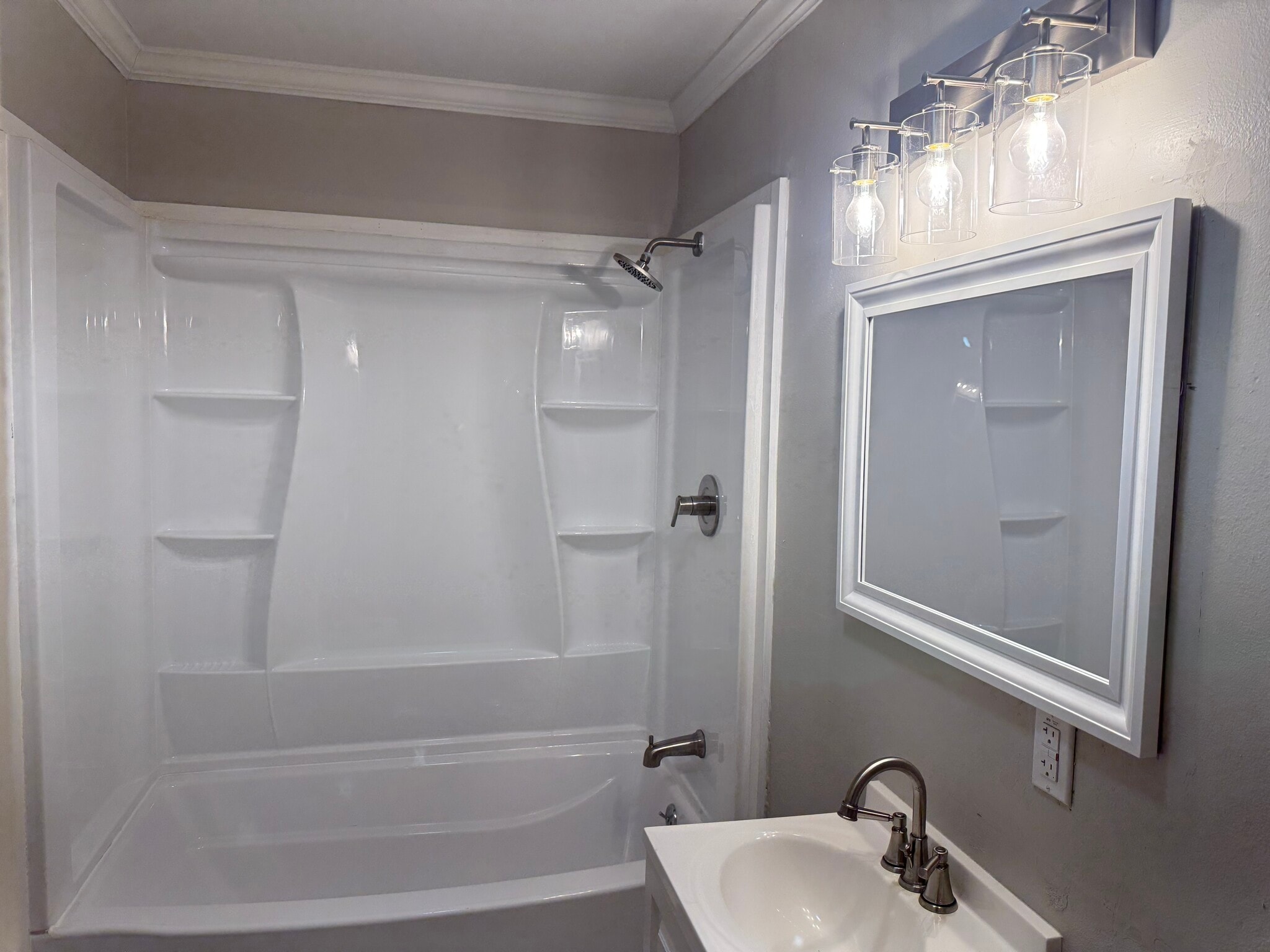 Main Bathroom - 58430 Barrow St