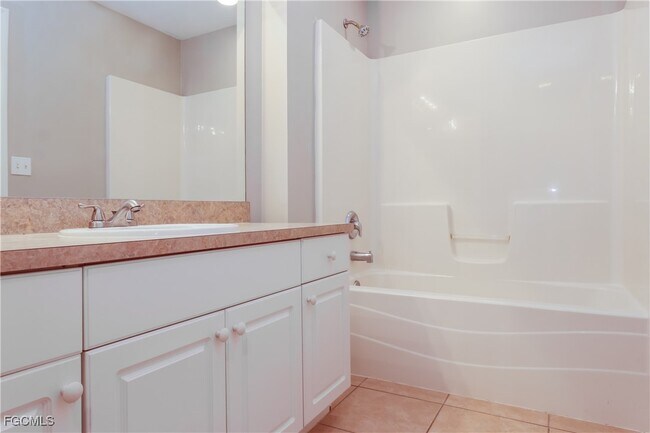 Building Photo - 308 NW 18th Ave