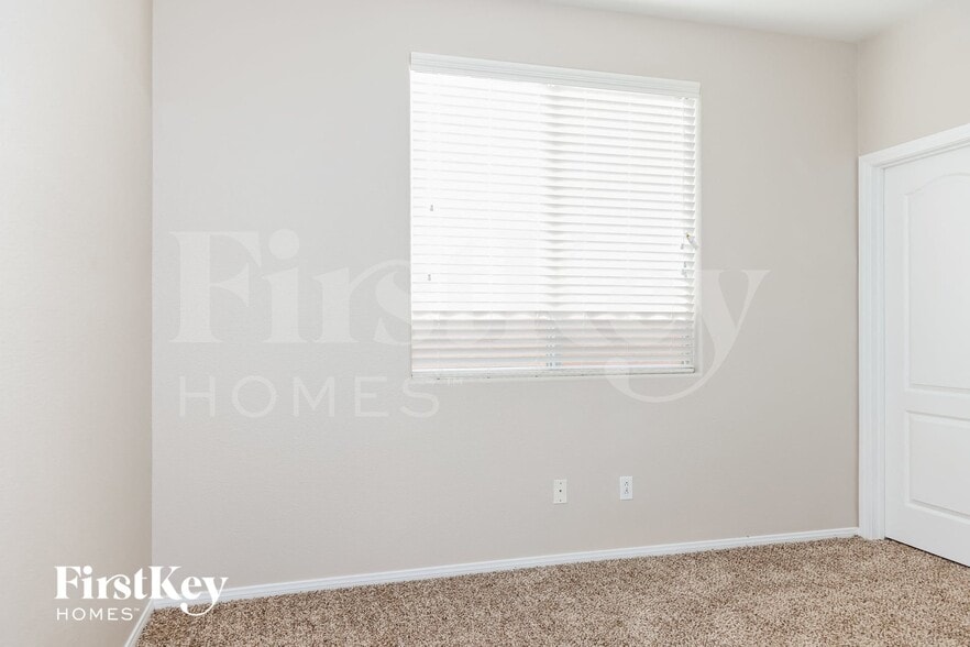 Building Photo - 10772 Manchester Park Dr