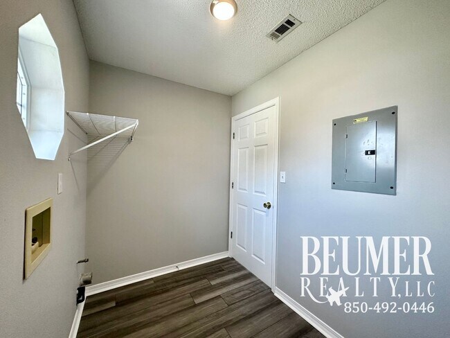 Building Photo - 3br/2ba minutes to NAS back gate