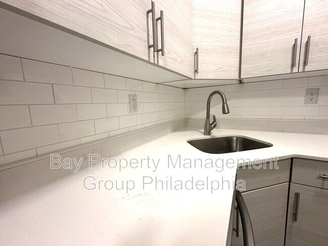 Building Photo - 2809 W Queen Ln