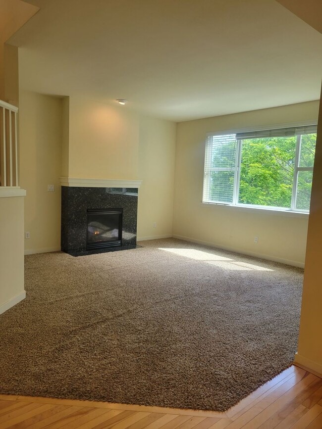 Building Photo - Highly Desirable Community, Beautiful View...