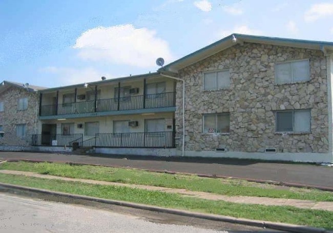 Building - Casa Mia Apartments