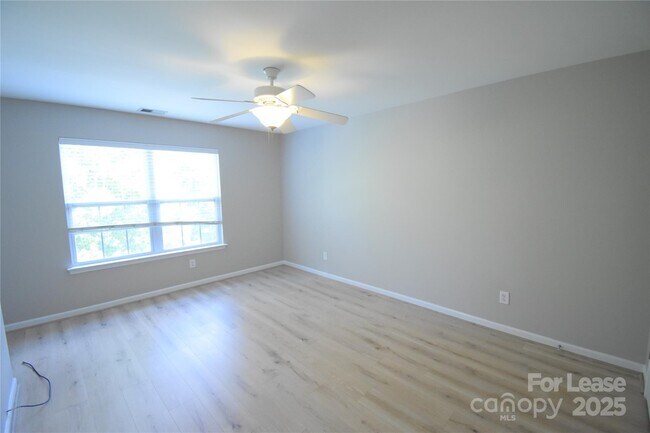 Building Photo - 3334 Crutchfield Pl