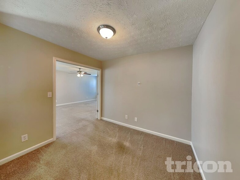 Building Photo - 175 Meadowridge Dr