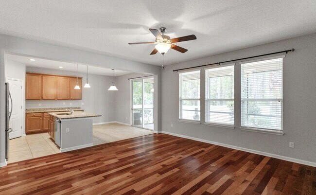 Building Photo - For Rent!!!!!  Spacious Living & Resort-Style Fun in Hamilton Glen!