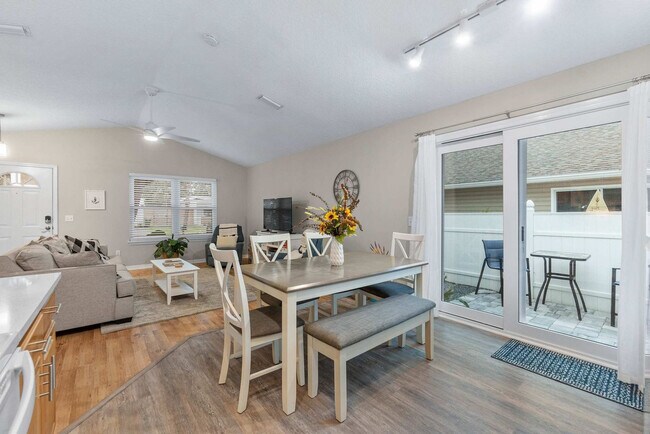 Building Photo - 20 Pearl St