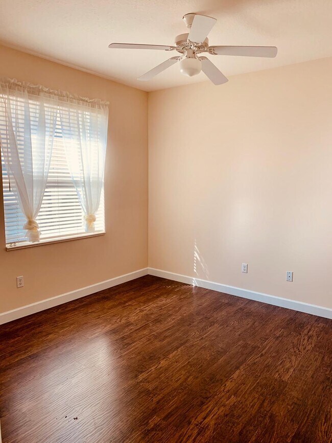Building Photo - 9456 Lake Serena Dr