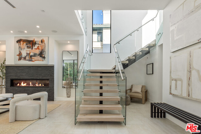 Building Photo - 1621 N Fairfax Ave
